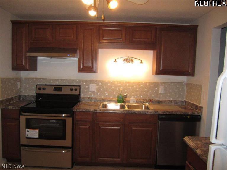 910 Hampton Ridge Drive Akron, OH 44313 - Photo 7 of 25