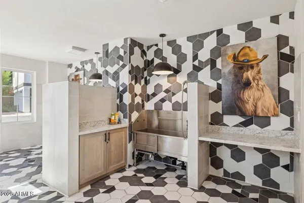$2,002 | 28201 North Black Canyon Highway, Unit 3, Phoenix, AZ 85085