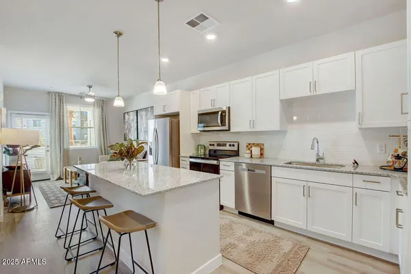 $2,002 | 28201 North Black Canyon Highway, Unit 3, Phoenix, AZ 85085