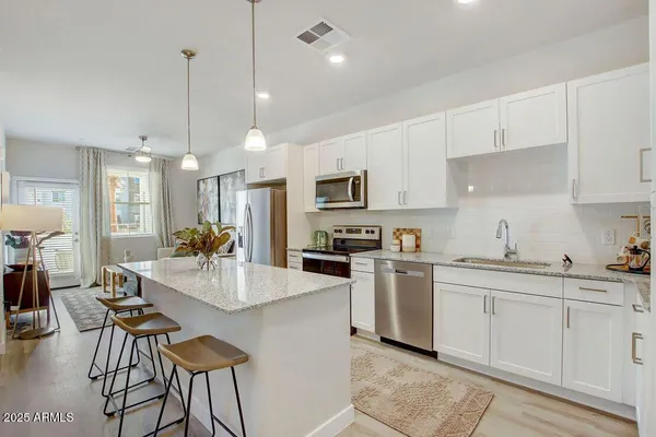 $2,002 | 28201 North Black Canyon Highway, Unit 3, Phoenix, AZ 85085