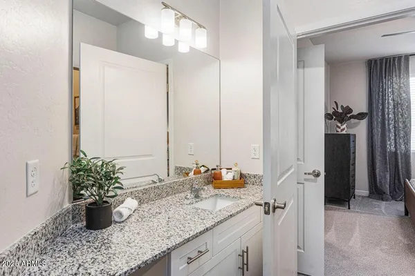 $2,002 | 28201 North Black Canyon Highway, Unit 3, Phoenix, AZ 85085