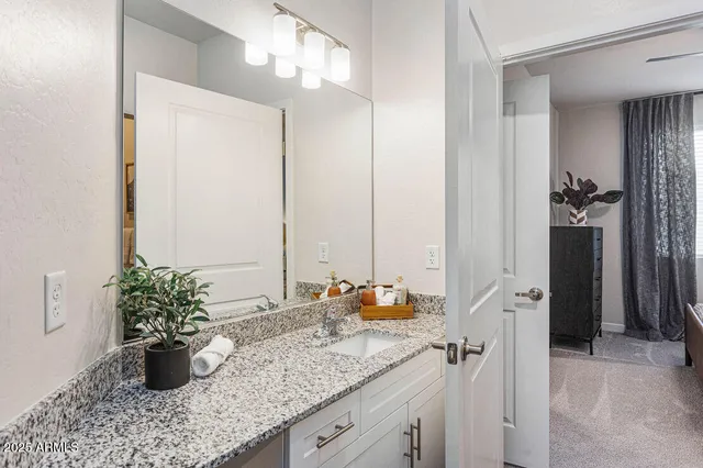 $2,095 | 28201 North Black Canyon Highway, Unit 3, Phoenix, AZ 85085