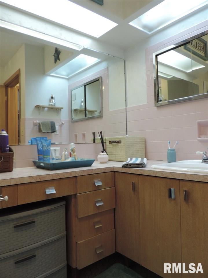 1412 James Road Pekin, IL 61554 - Photo 13 of 30 Gallery Image 13