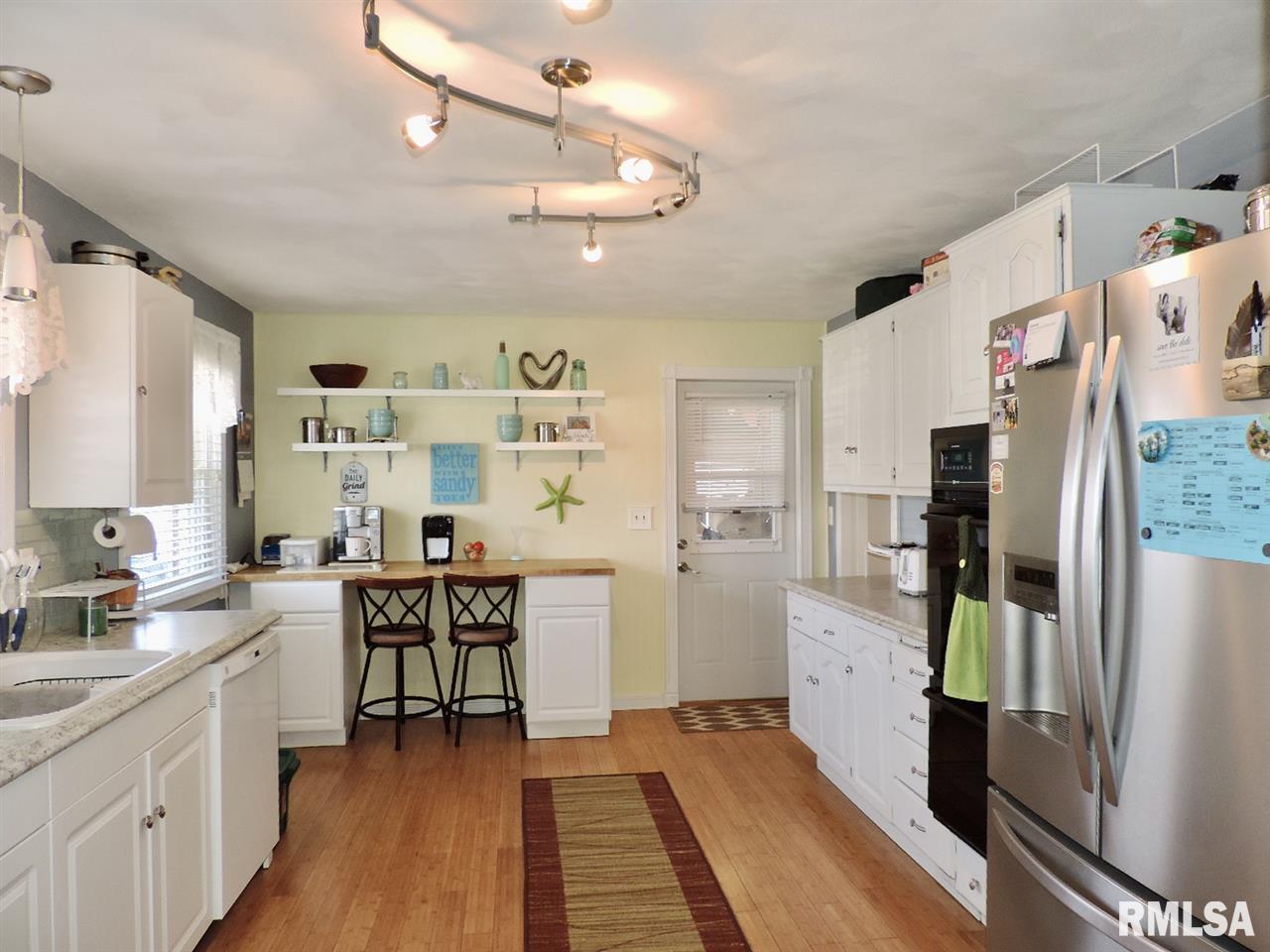 1412 James Road Pekin, IL 61554 - Photo 3 of 30 Gallery Image 3