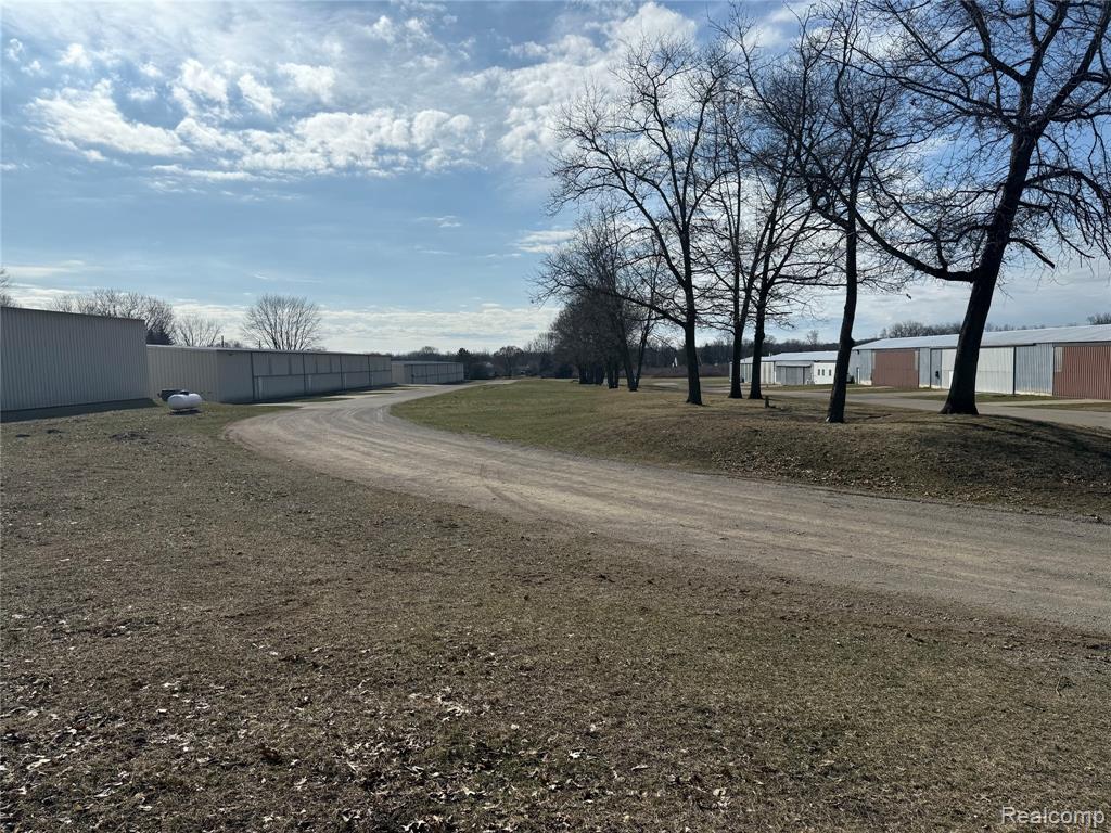 2096 Hunter Road Brighton, MI 48114 - Photo 2 of 9