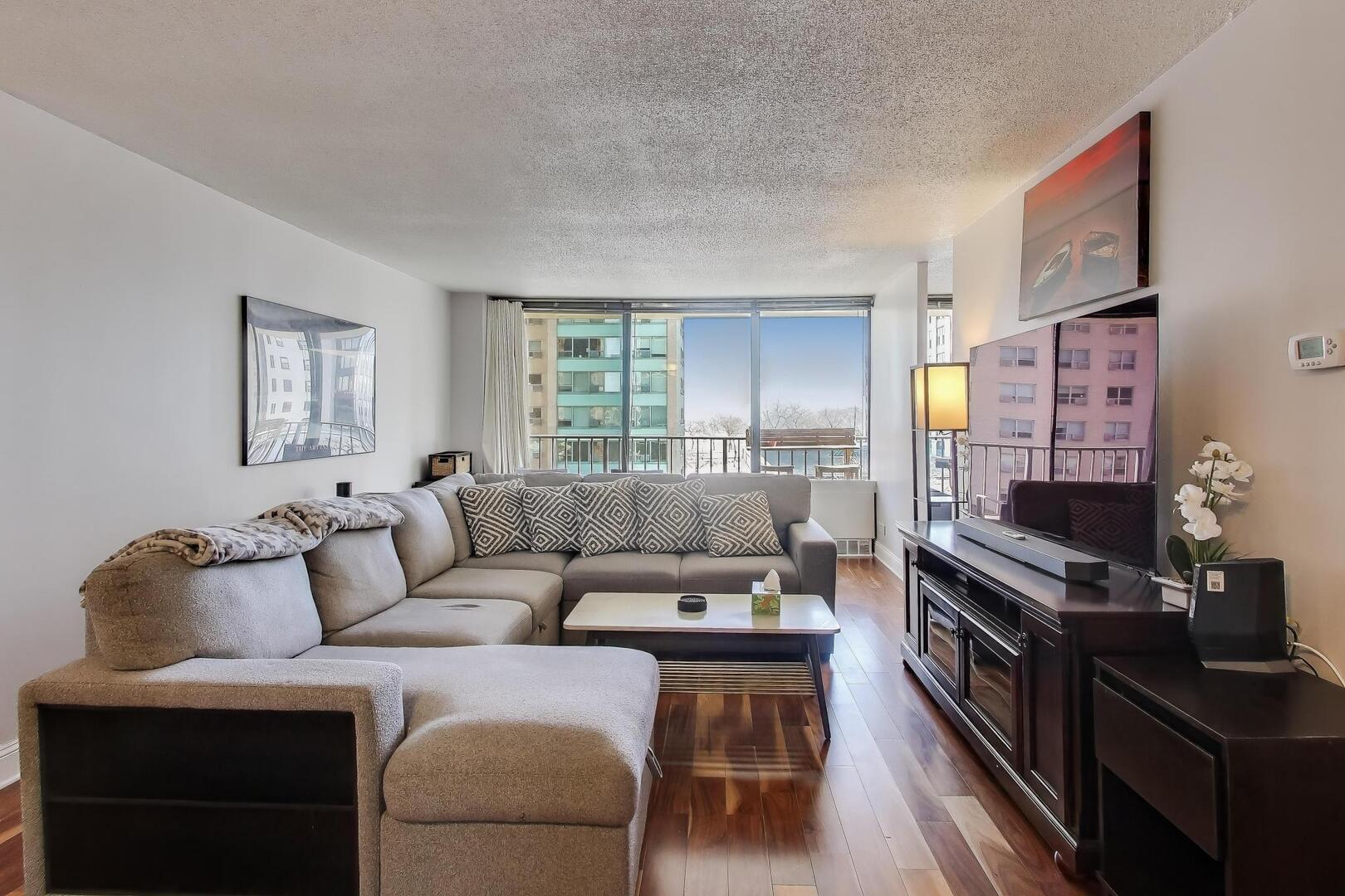 3150 North Sheridan Road, Unit 4B Chicago, IL 60657 - Photo 3 of 22