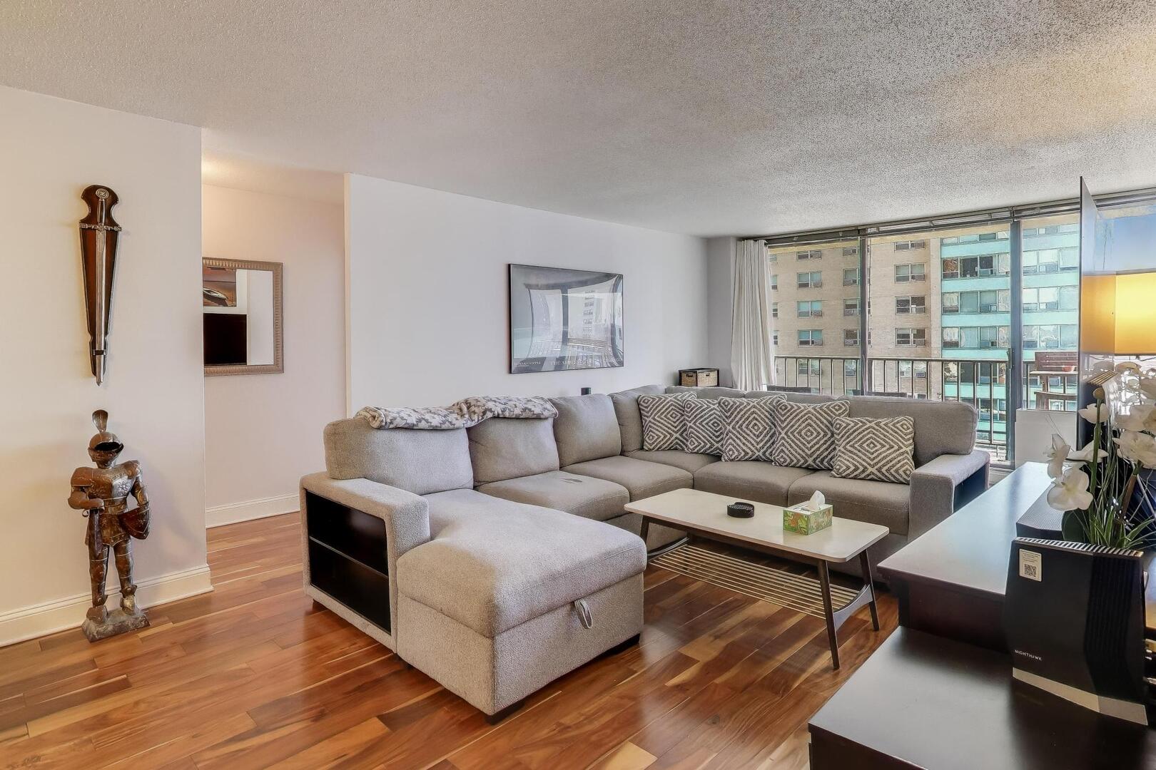 3150 North Sheridan Road, Unit 4B Chicago, IL 60657 - Photo 4 of 22