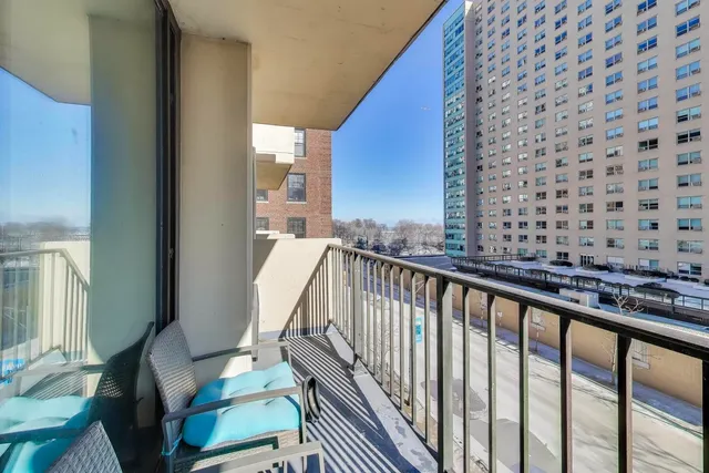$315,000 | 3150 North Sheridan Road, Unit 4B, Chicago, IL 60657