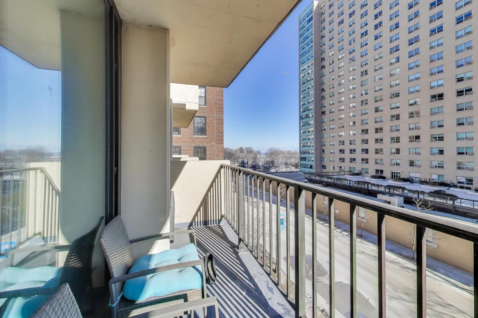 3150 North Sheridan Road, Unit 4B Chicago, IL 60657 - Photo 6 of 22