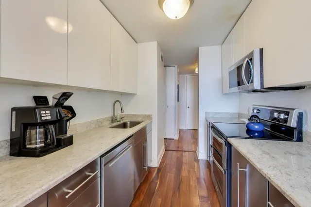 $315,000 | 3150 North Sheridan Road, Unit 4B, Chicago, IL 60657