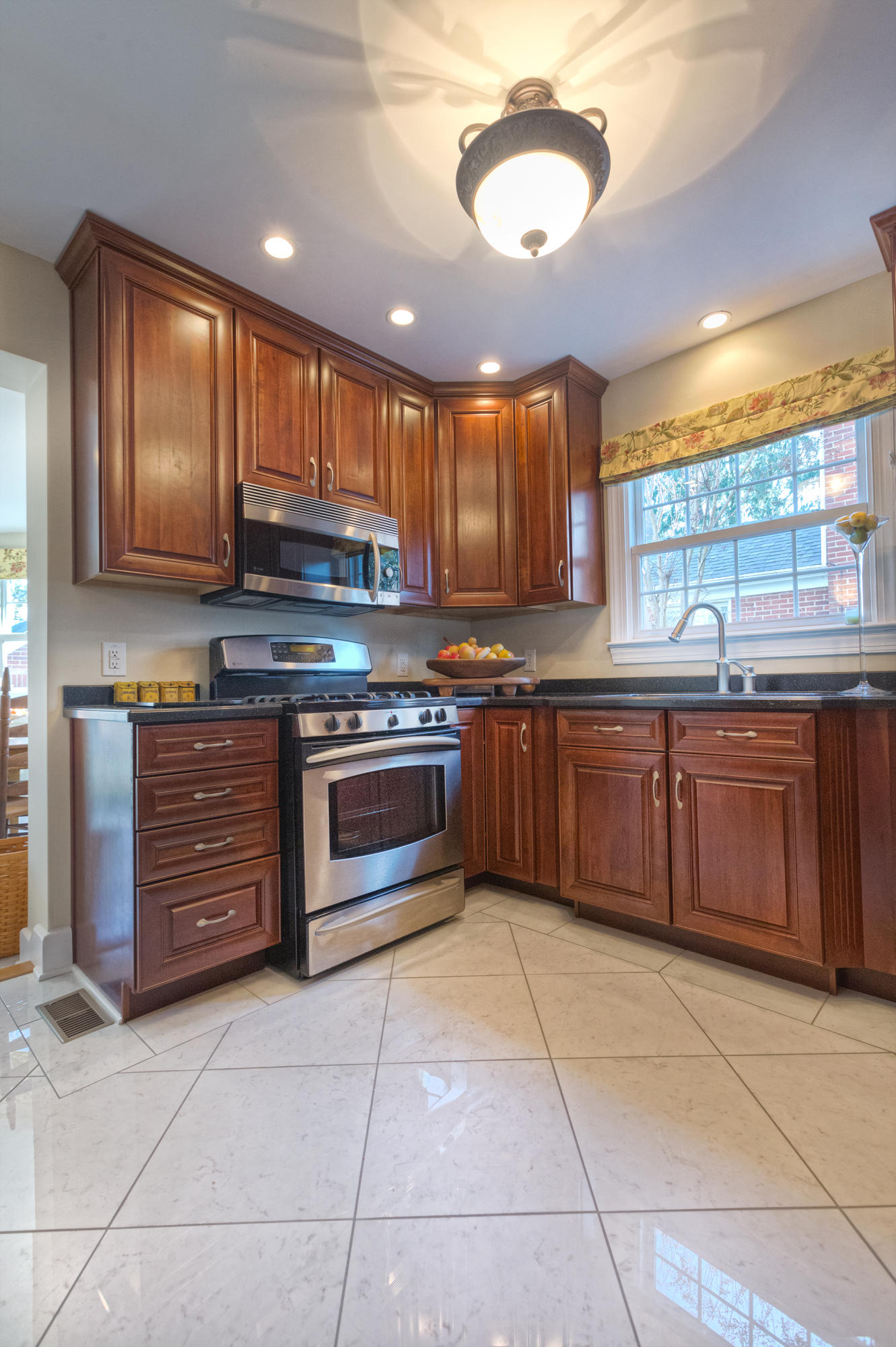 1832 Blenheim Road Southwest Roanoke, VA 24015 - Photo 18 of 37 15
