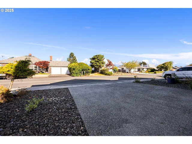 $699,000 | 2361 South Edgewood Street, Seaside, OR 97138