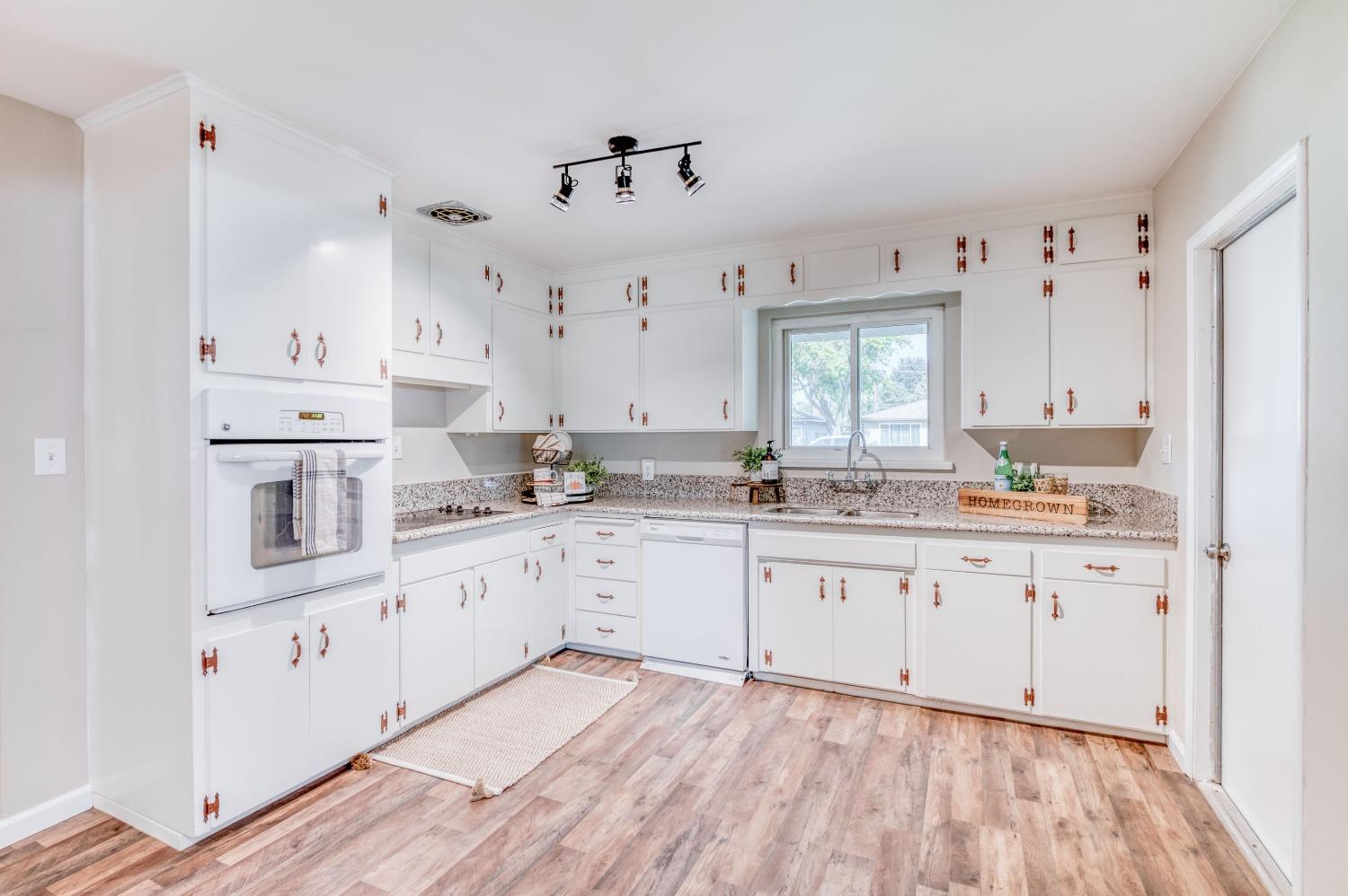 638 West Dennis Drive Clovis, CA 93612 - Photo 14 of 33 a kitchen with granite countertop white cabinets white appliances and sink