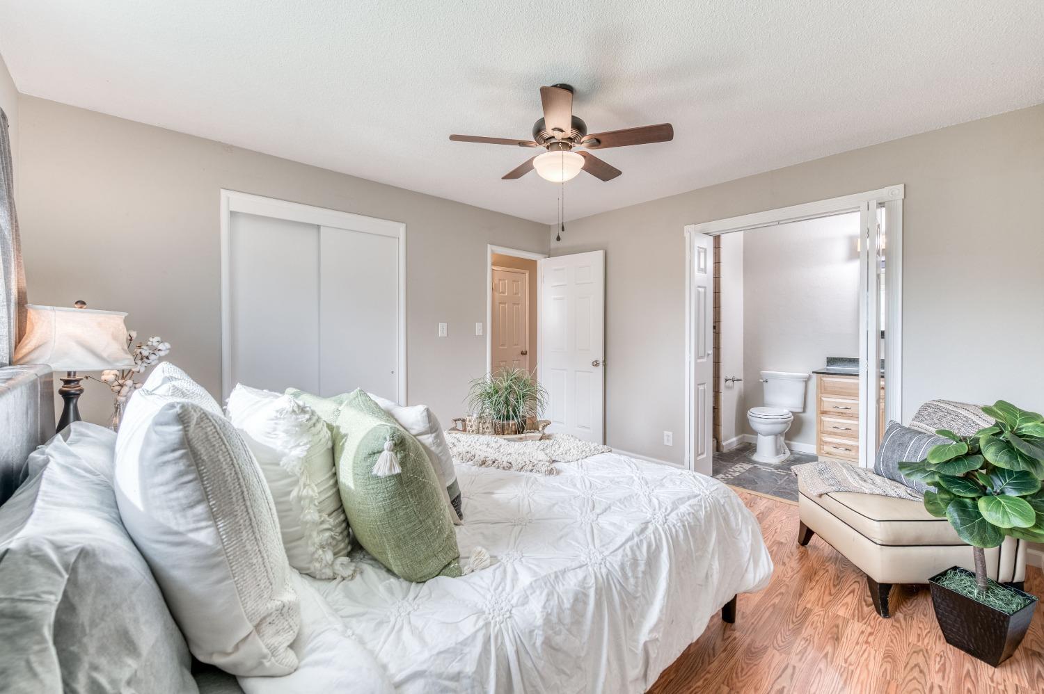 638 West Dennis Drive Clovis, CA 93612 - Photo 23 of 33 a bedroom with a bed and ceiling fan