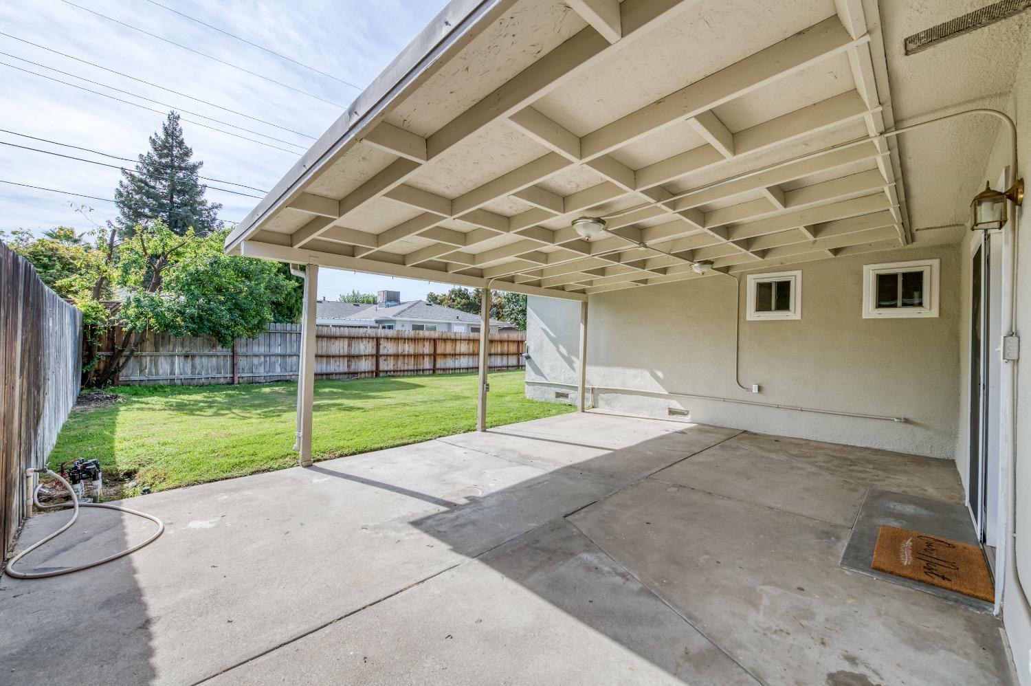 638 West Dennis Drive Clovis, CA 93612 - Photo 27 of 33 a view of a backyard of the house
