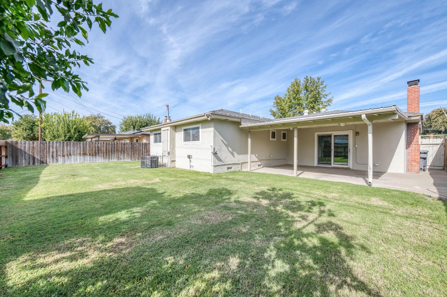 638 West Dennis Drive Clovis, CA 93612 - Photo 28 of 33 a view of a house with backyard and a tree
