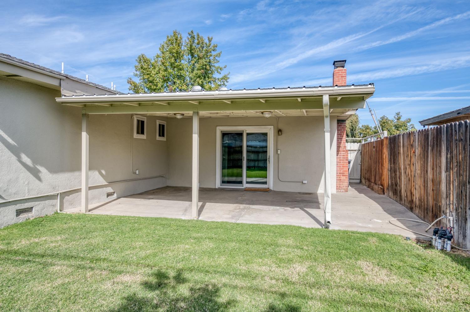 638 West Dennis Drive Clovis, CA 93612 - Photo 29 of 33 a view of a house with a porch
