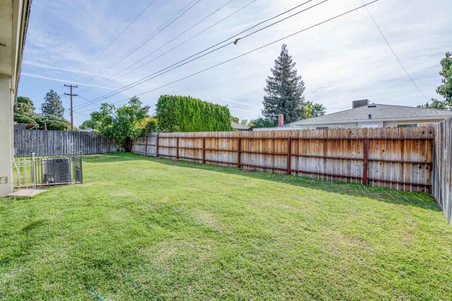 638 West Dennis Drive Clovis, CA 93612 - Photo 32 of 33 a view of a backyard with a garden and plants