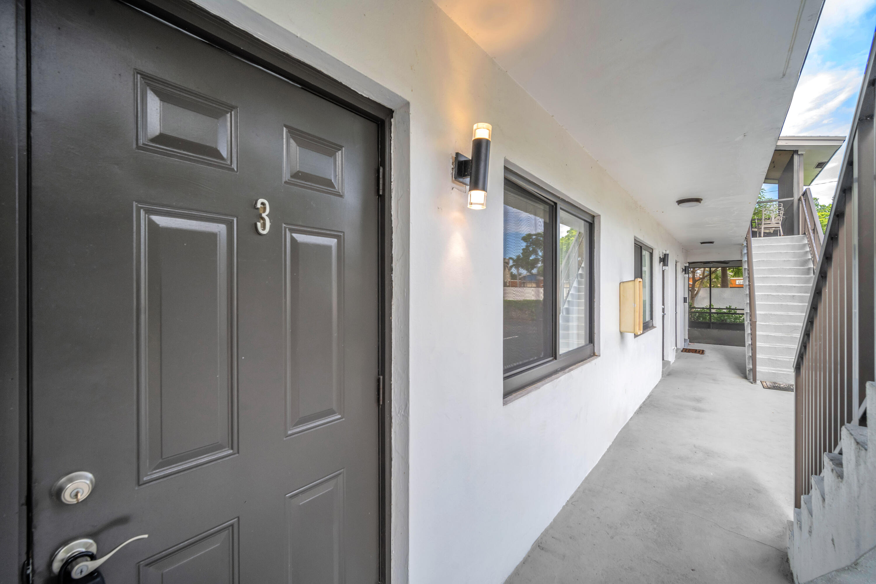 559 Northeast 44th Street Boca Raton, FL 33431 - Photo 3 of 14 DSC_5414