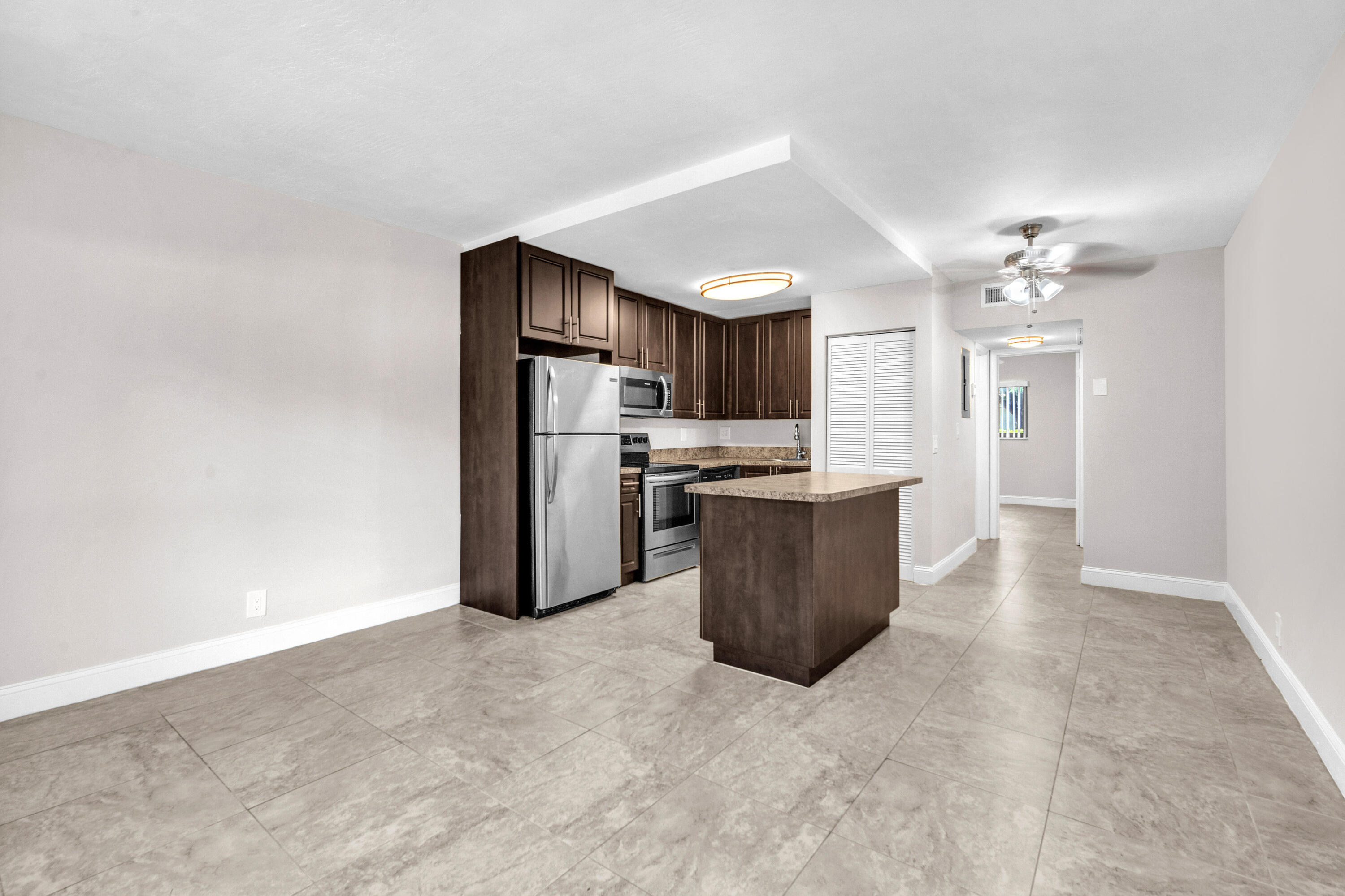 559 Northeast 44th Street Boca Raton, FL 33431 - Photo 4 of 14 DSC_5416