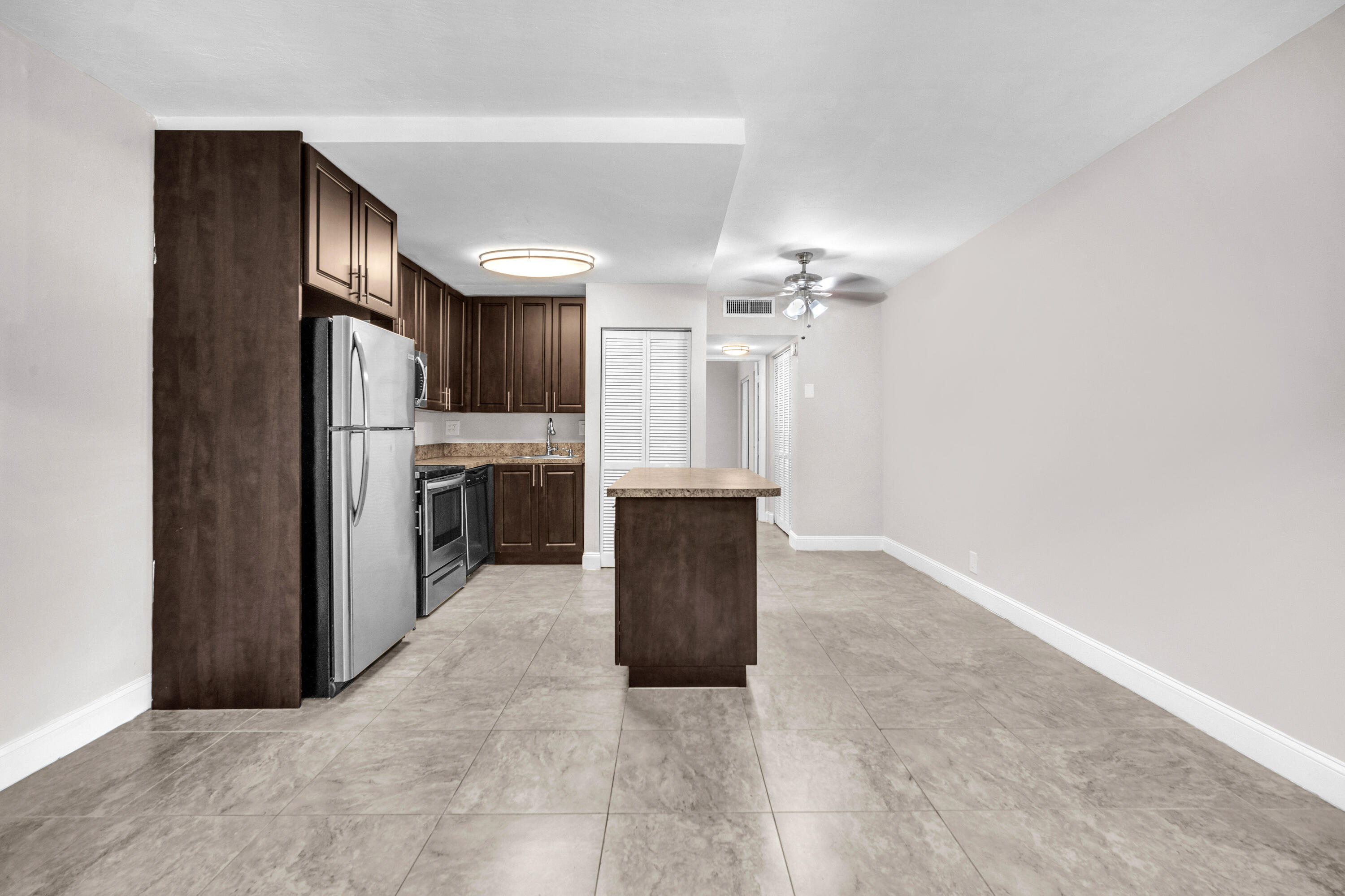 559 Northeast 44th Street Boca Raton, FL 33431 - Photo 5 of 14 DSC_5420