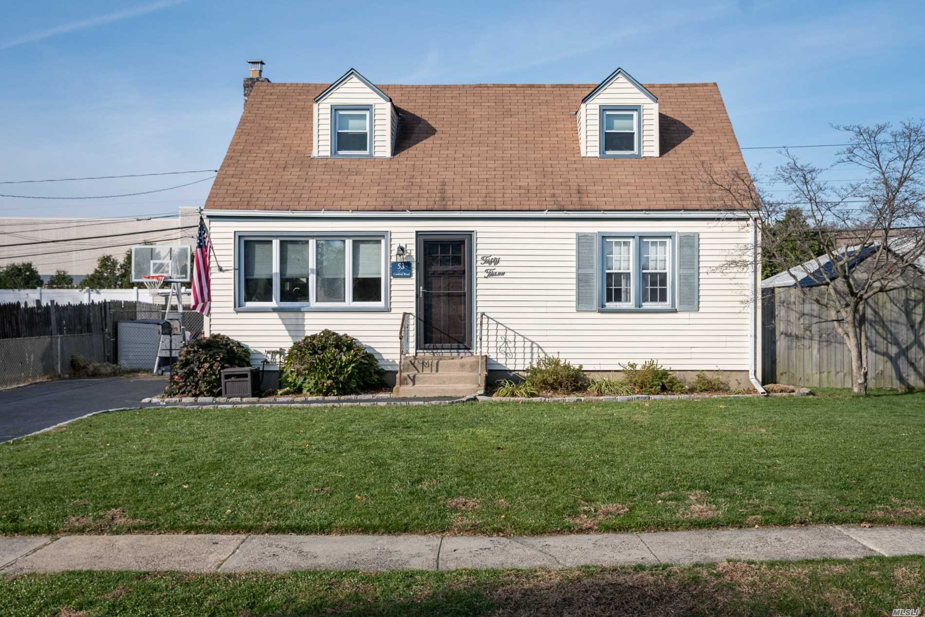 53 Cardinal Road Levittown, NY 11756 - Photo 1 of 1 Gallery Image 1