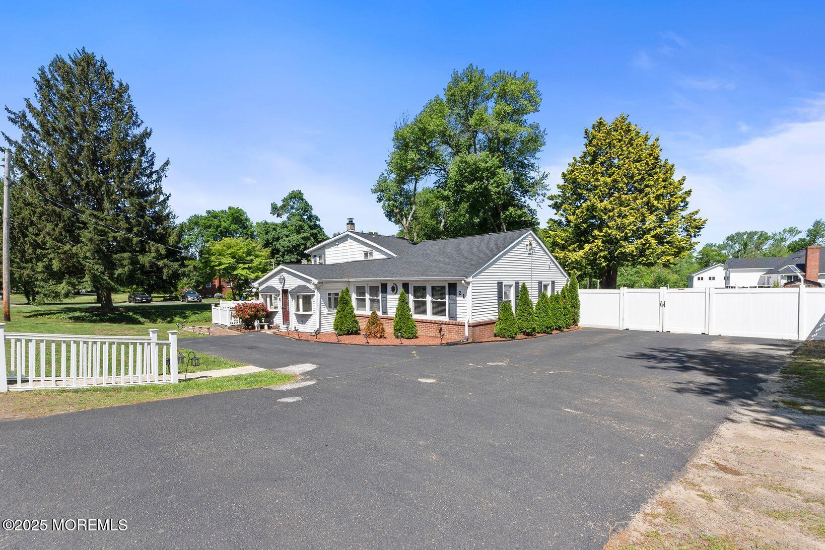 21 Wickatunk Road Manalapan, NJ 07726 - Photo 38 of 48 6_DSC01804
