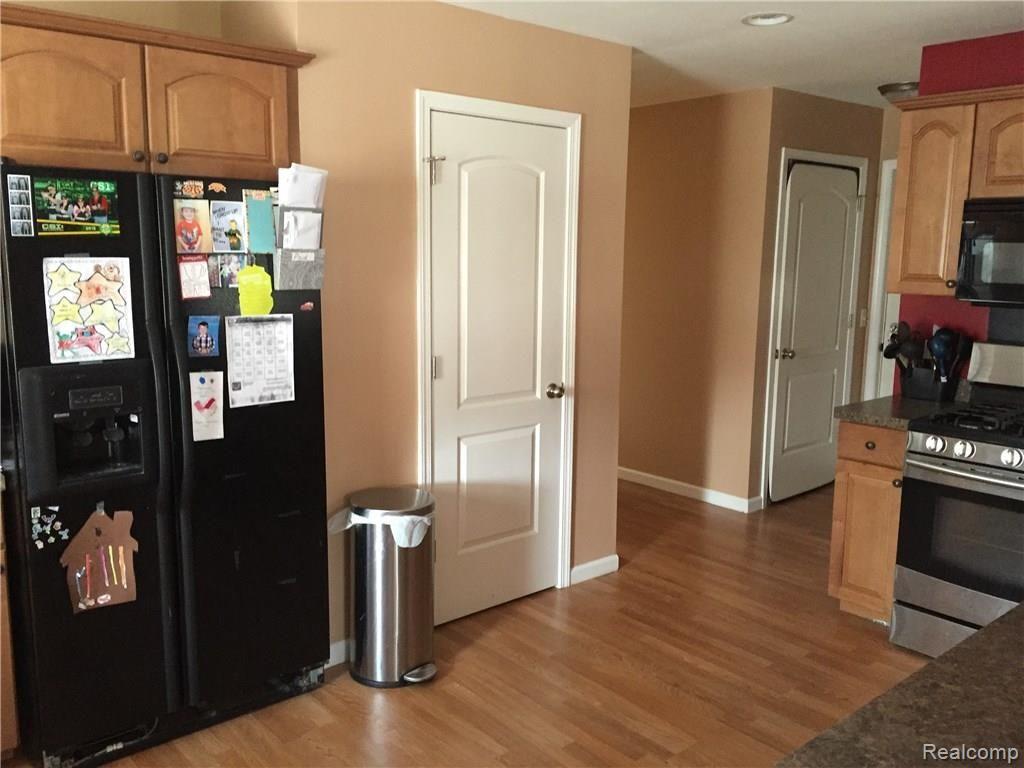 8517 Stephens Center Line, MI 48015 - Photo 6 of 25