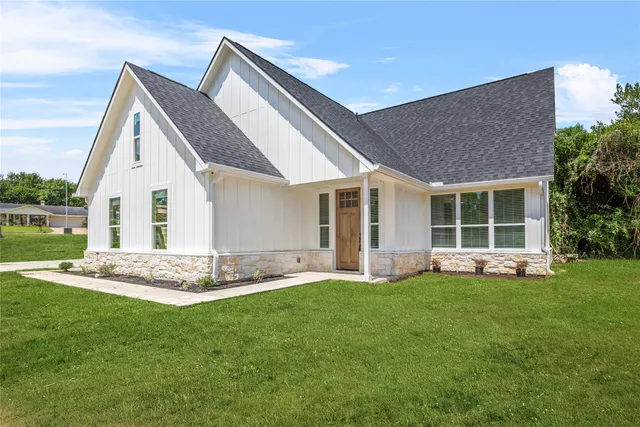 $389,900 | 2398 Valley Drive, Brenham, TX 77833