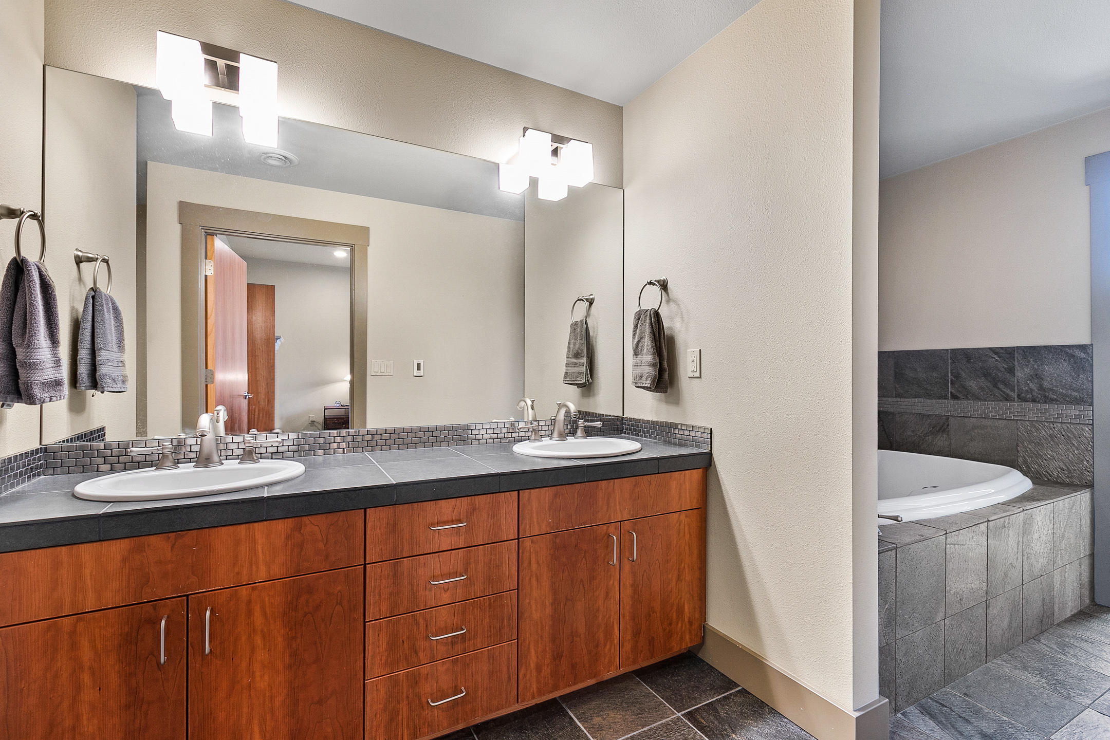 27 Southwest Bond Street Bend, OR 97702 - Photo 14 of 25 2020_08_20_27_bond-16