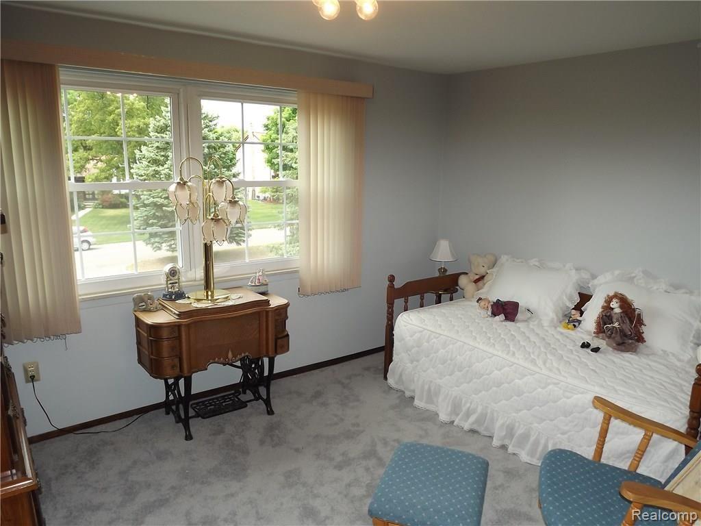 606 Baker Street Rochester Hills, MI 48307 - Photo 13 of 16