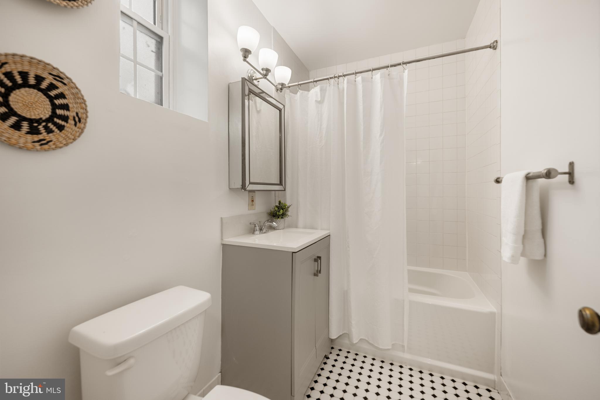 1913 North Rhodes Street, Unit 15 Arlington, VA 22201 - Photo 12 of 15