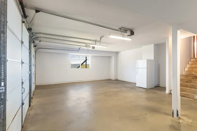 a picture of a wall with a white wall