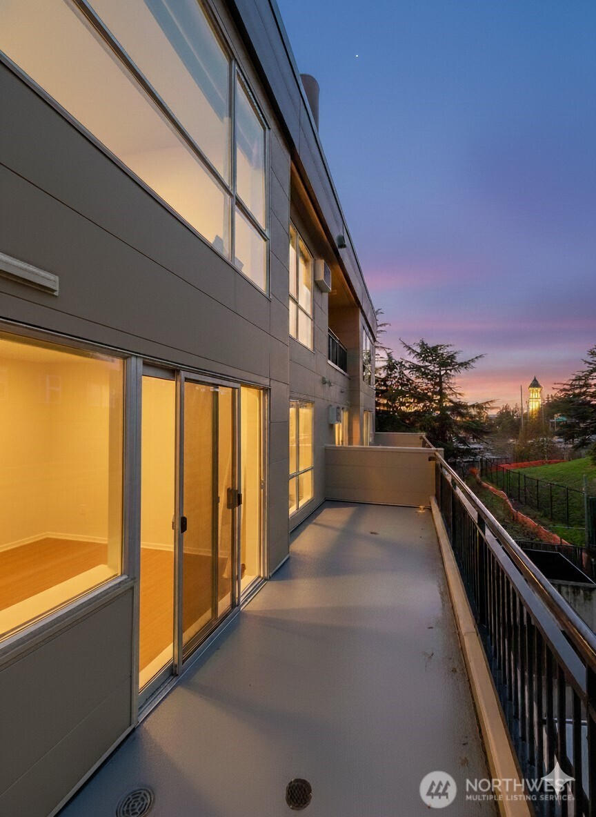 321 10th Avenue South, Unit 604 Seattle, WA 98104 - Photo 12 of 14
