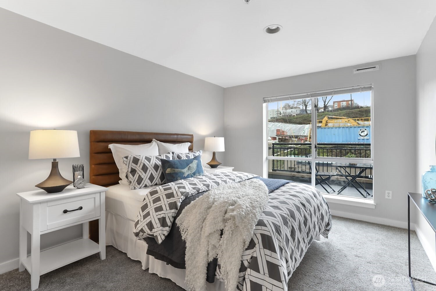 321 10th Avenue South, Unit 604 Seattle, WA 98104 - Photo 6 of 14