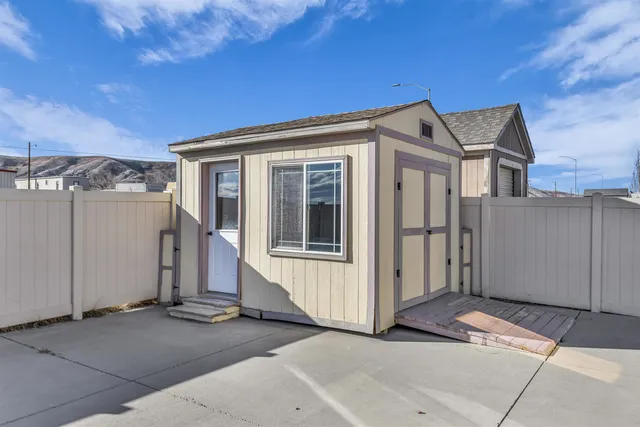 $485,000 | 19 Fairway Drive, Rock Springs, WY 82901