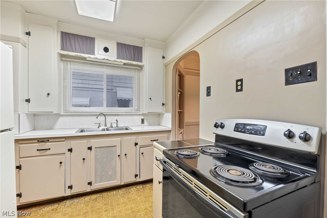 3352 Clarendon Road Cleveland, OH 44118 - Photo 14 of 35 Gallery Image 14
