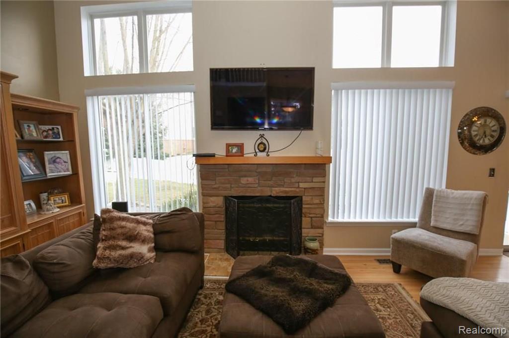 4659 Amberwood Court Rochester, MI 48306 - Photo 8 of 30