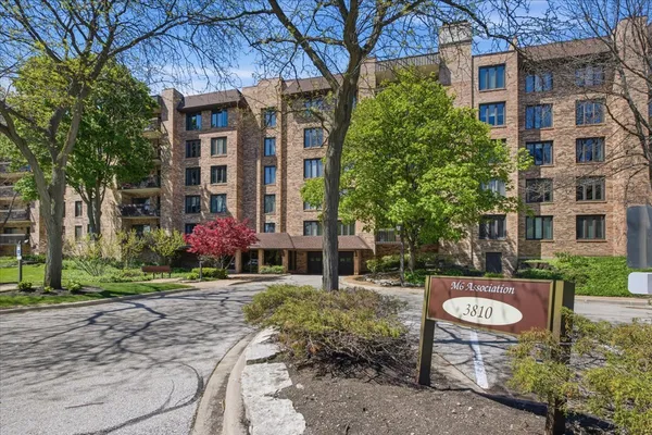 $610,000 | 3810 Mission Hills Road, Unit 505, Northbrook, IL 60062
