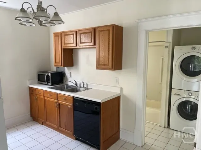 $2,200 | 816 Drayton Street, Unit 2A, Savannah, GA 31401