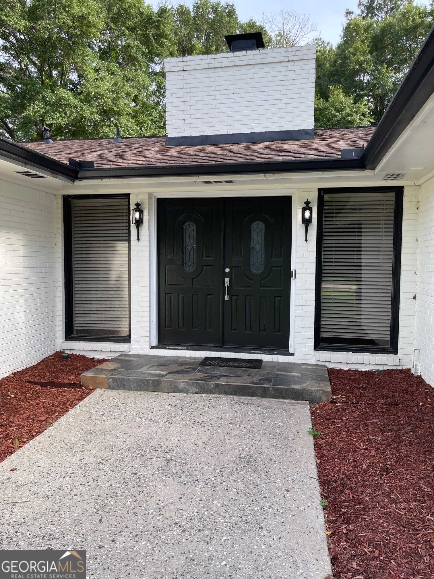 558 Kenwood Road Fayetteville, GA 30214 - Photo 2 of 33 front view of a house