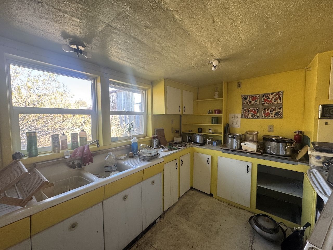 431 West Market Street Darwin, CA 93522 - Photo 12 of 22 Kitchen