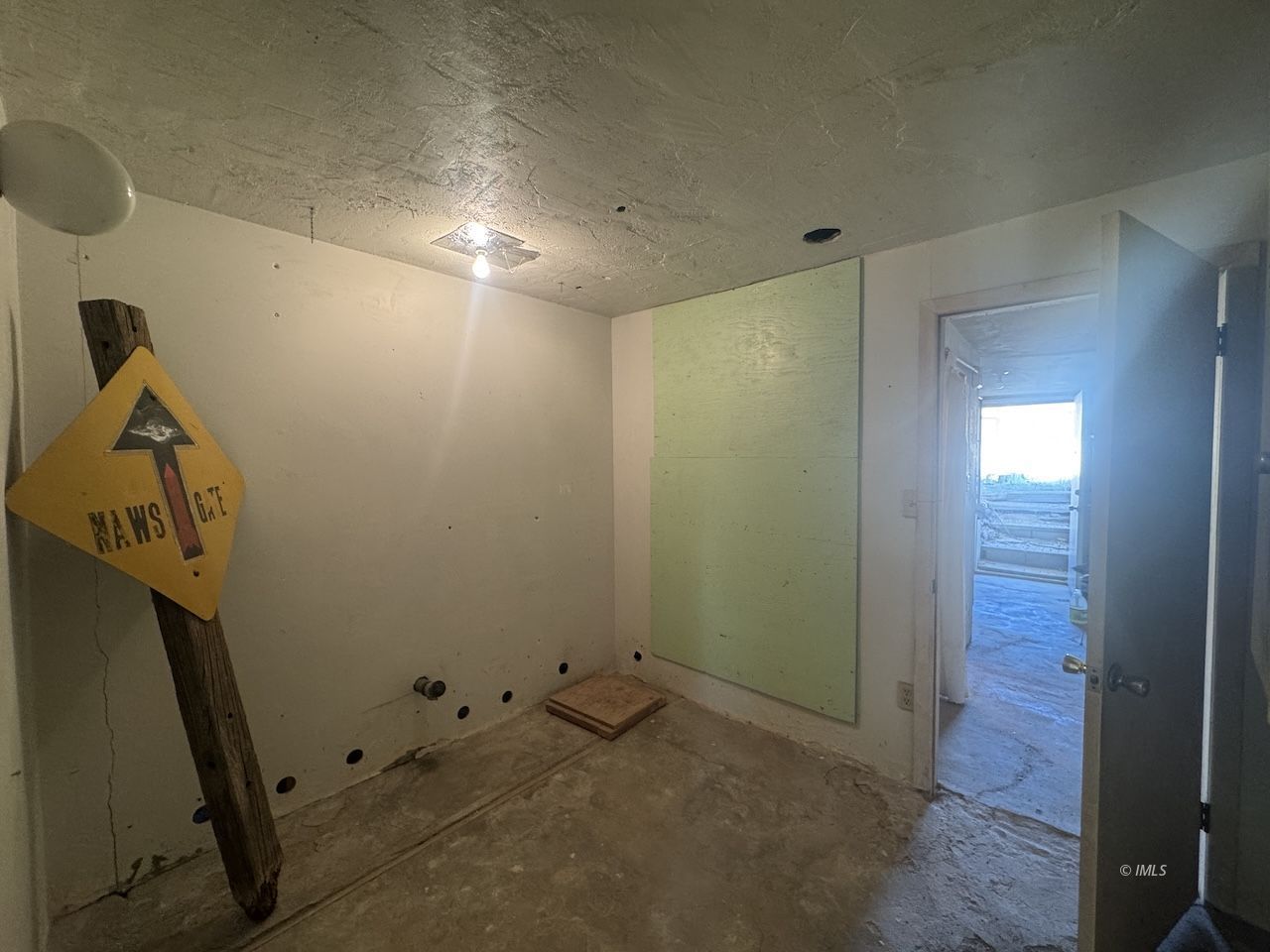 431 West Market Street Darwin, CA 93522 - Photo 16 of 22 Room