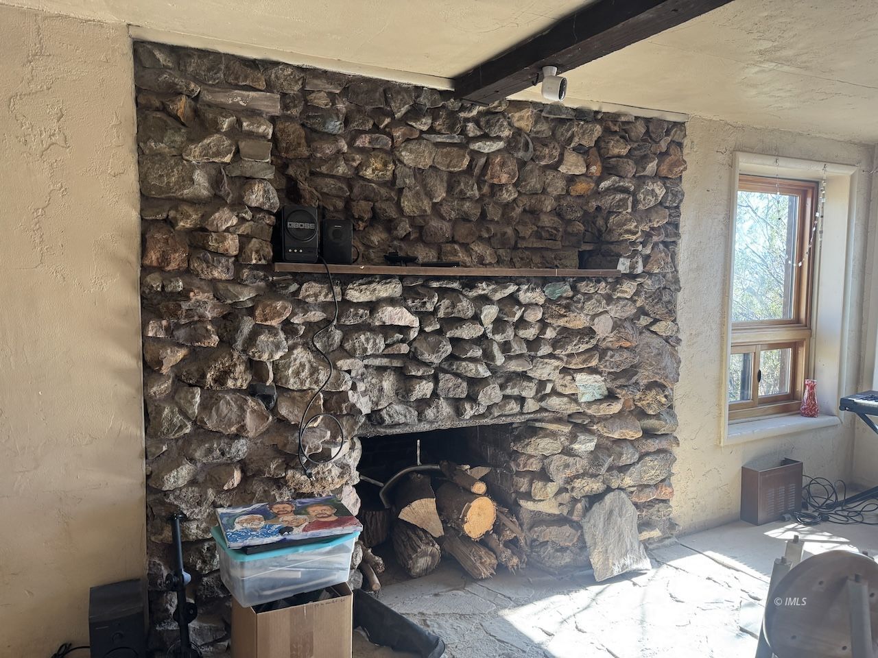 431 West Market Street Darwin, CA 93522 - Photo 5 of 22 Fireplace