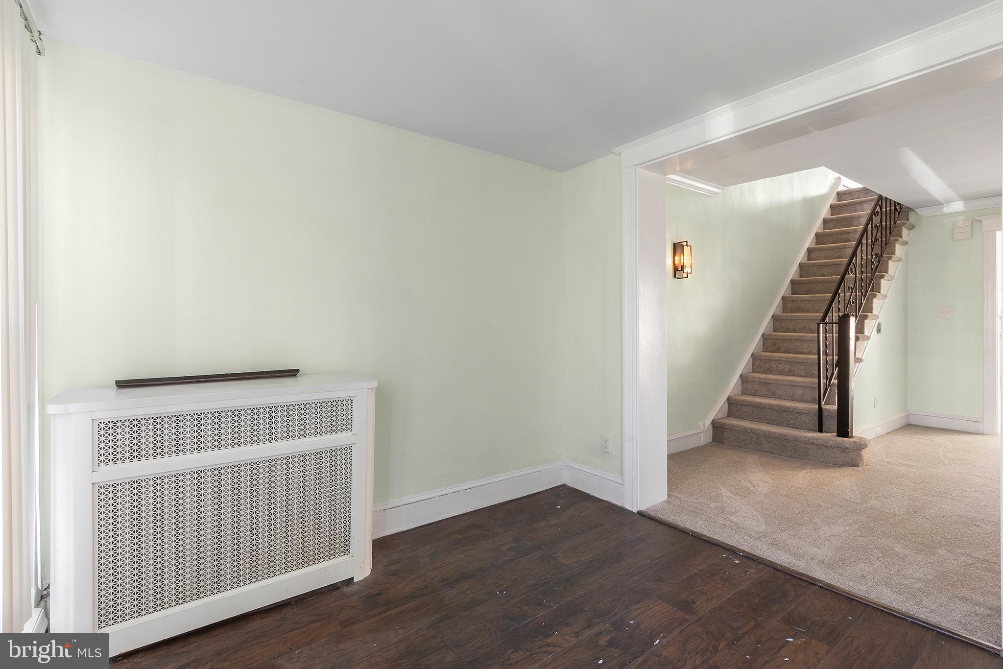 7322 Sommers Road Philadelphia, PA 19138 - Photo 2 of 25 Enclosed foyer