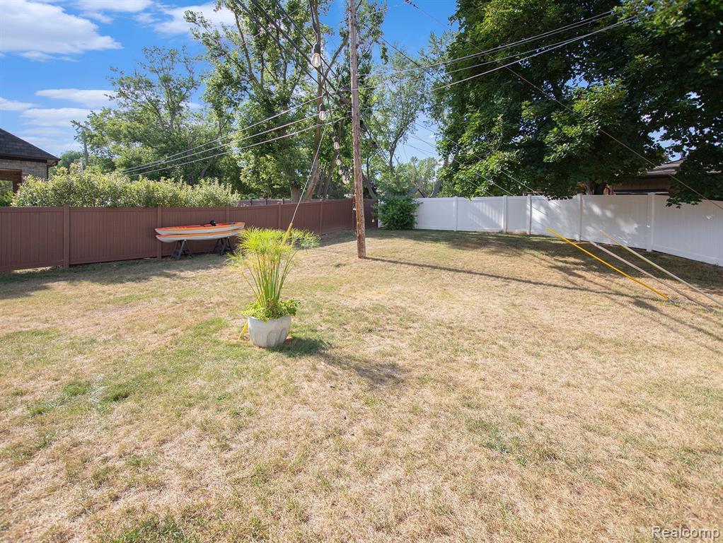 240 Maplehill Road Rochester Hills, MI 48306 - Photo 7 of 35