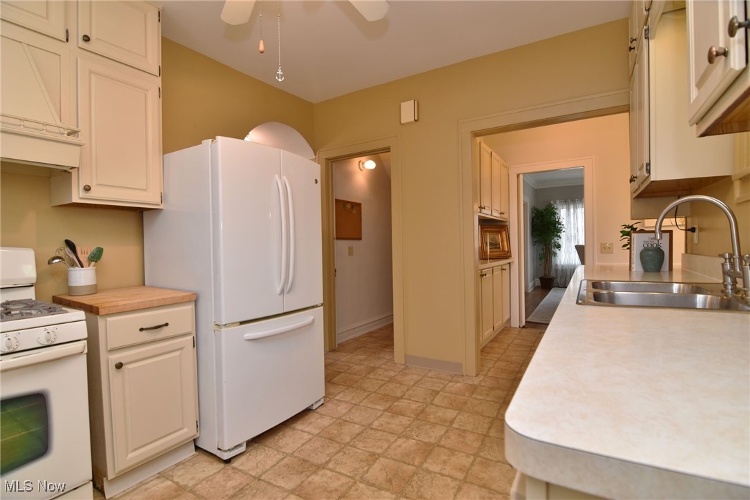 3093 Huntington Road Cleveland, OH 44120 - Photo 15 of 48