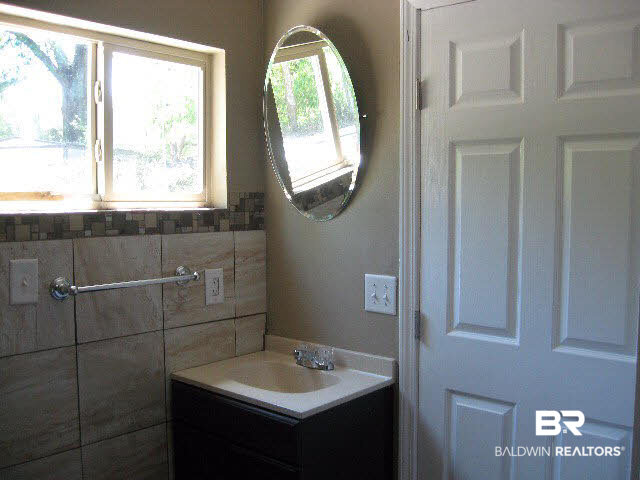 4157 Dickson Lane Mobile, AL 36618 - Photo 8 of 32