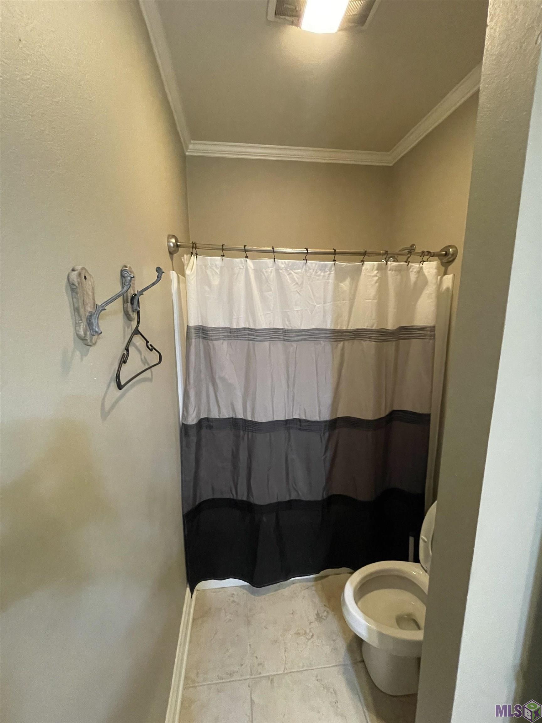 828 Meadow Bend Drive, Unit G Baton Rouge, LA 70820 - Photo 14 of 23 Master Bathroom