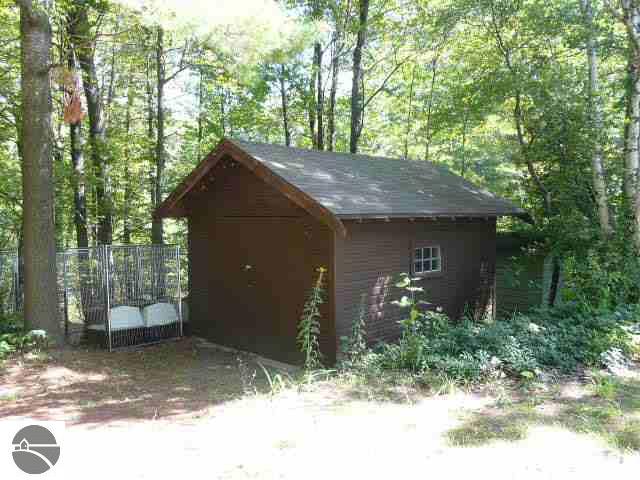 9199 North Long Lake Road Traverse City, MI 49685 - Photo 13 of 15 1719620-12.JPG